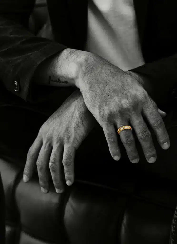 CH PLUS BAND RING – ring detail close-up
