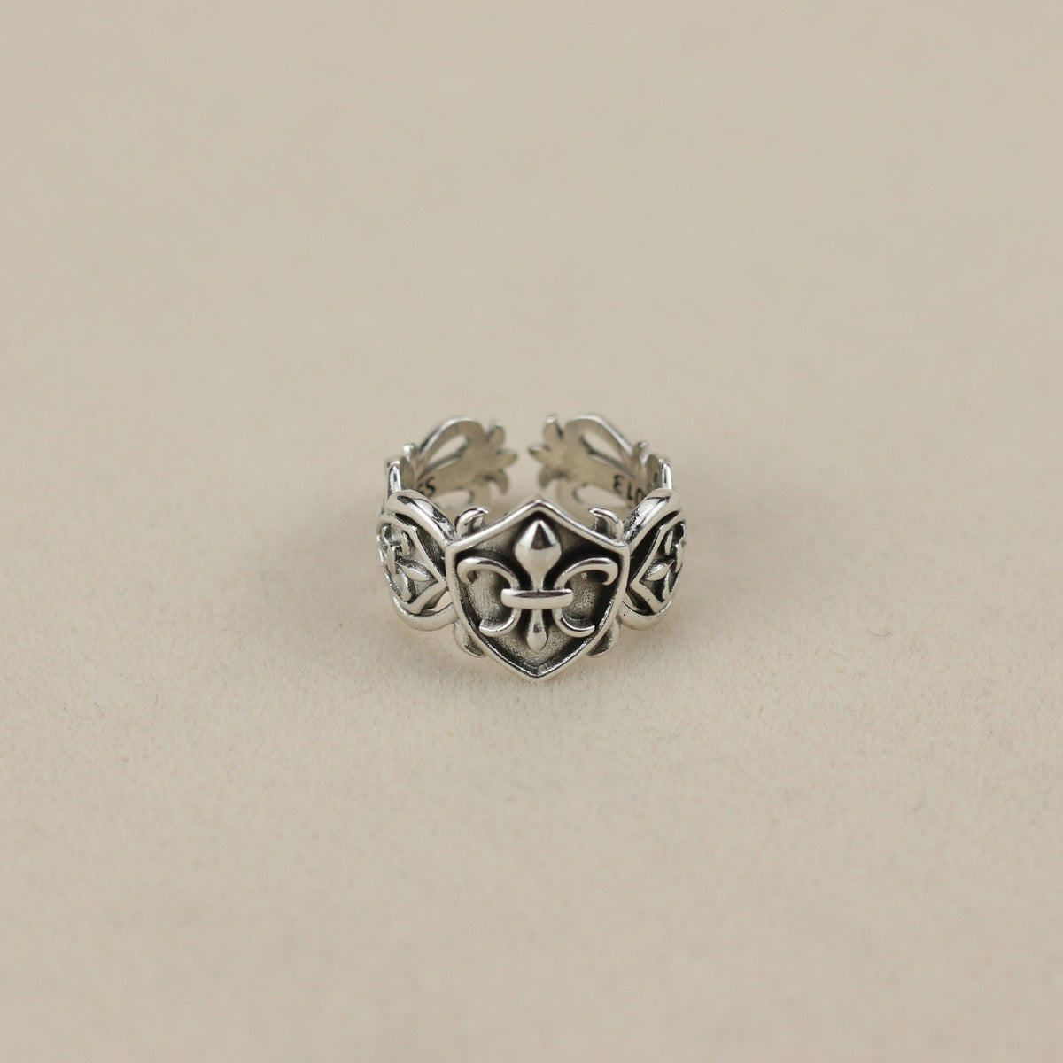 Chrome Hearts Fleur de Lis Shield Ring – ring front view