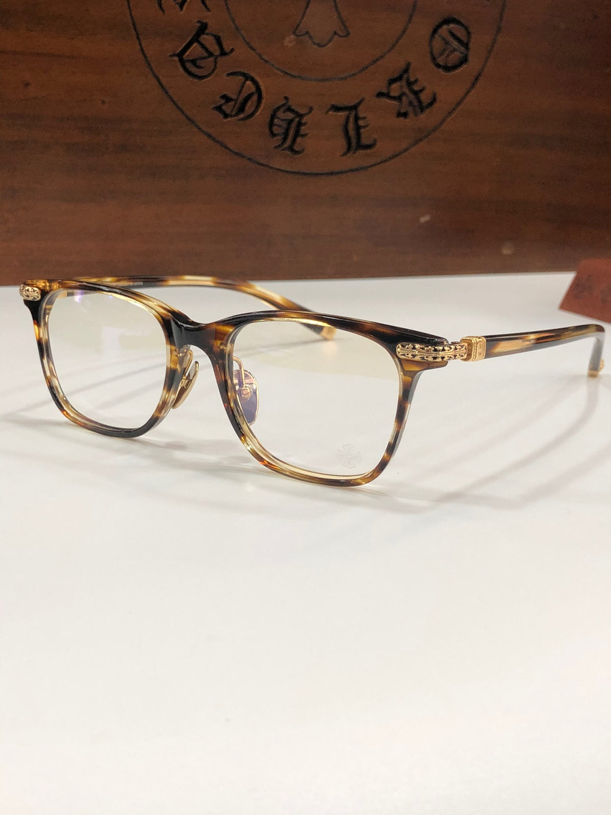 CHROME HEARTS Brown Crystal Glasses – sunglasses front view