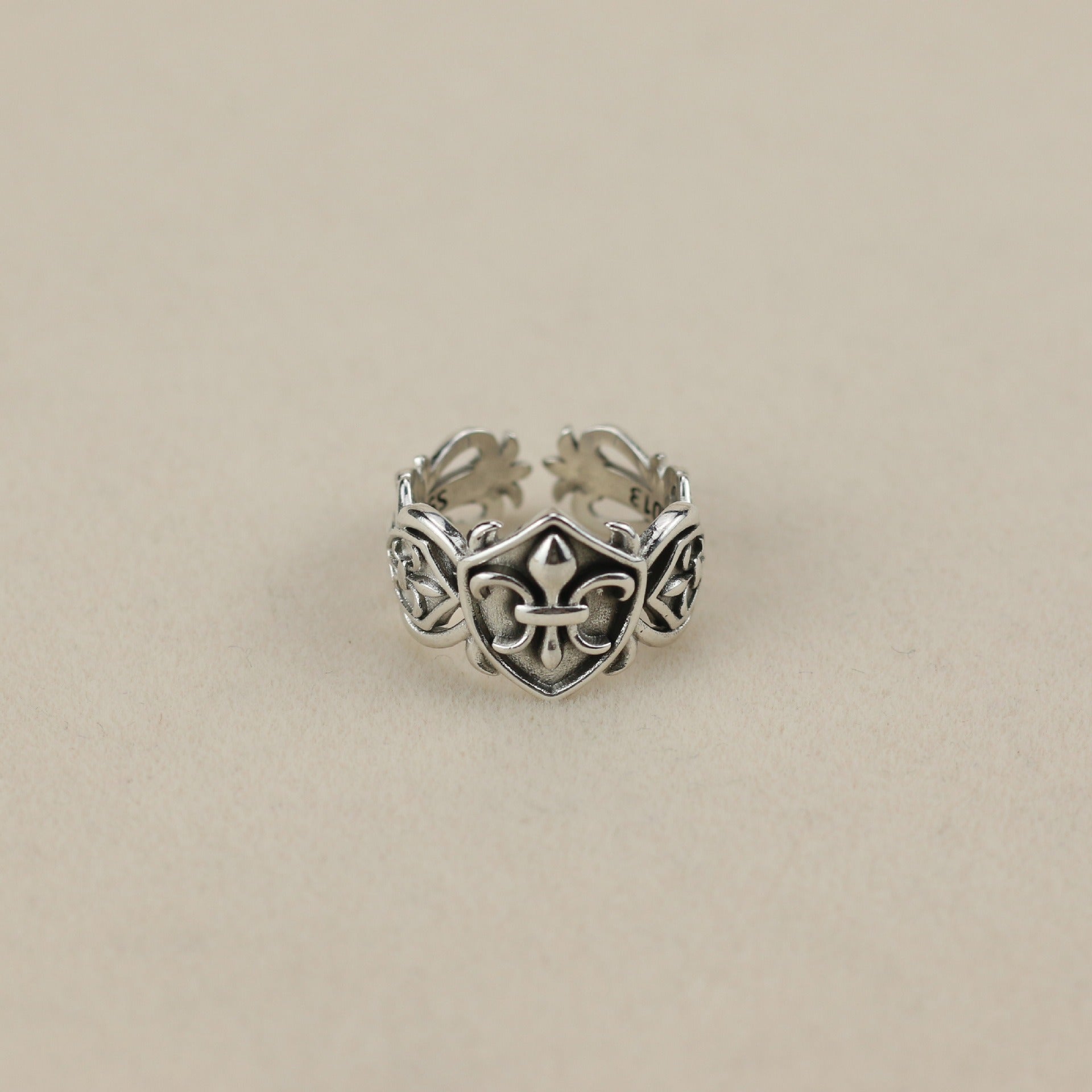 Chrome Hearts Fleur de Lis Shield Ring – ring front view